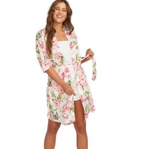 Show Me Your Mumu short robe gorgeous pink and green flower print one Size
C